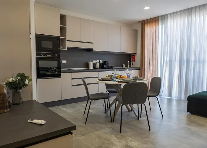 Gibi & Lumo Apartment\'S By Eldi